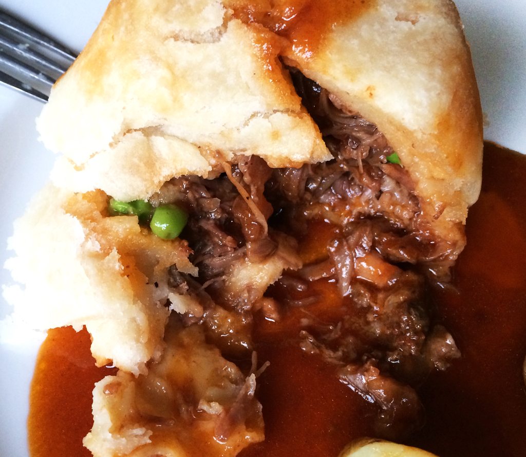 https://www.duckandroses.com/wp-content/uploads/2014/05/Oxtail-Pilsner-and-Pea-Stemed-Pudding.jpg